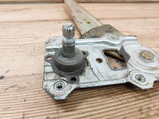 bontott TOYOTA YARIS Bal hátsó Ablakemelő Szerkezet (Mechanikus)