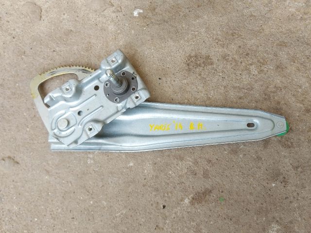 bontott TOYOTA YARIS Bal hátsó Ablakemelő Szerkezet (Mechanikus)