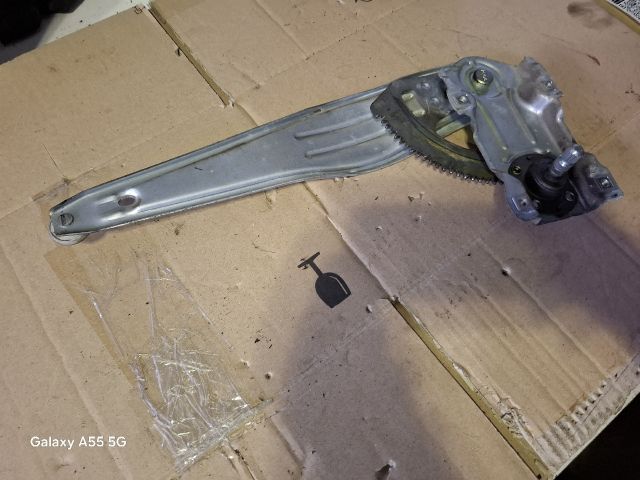 bontott TOYOTA YARIS Bal hátsó Ablakemelő Szerkezet (Mechanikus)