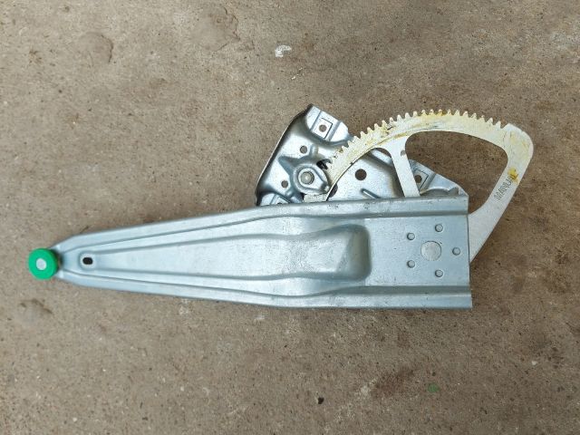 bontott TOYOTA YARIS Bal hátsó Ablakemelő Szerkezet (Mechanikus)