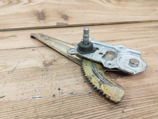 bontott TOYOTA YARIS Bal hátsó Ablakemelő Szerkezet (Mechanikus)