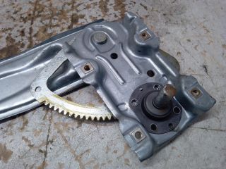 bontott TOYOTA YARIS Bal hátsó Ablakemelő Szerkezet (Mechanikus)