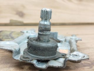 bontott TOYOTA YARIS Bal hátsó Ablakemelő Szerkezet (Mechanikus)