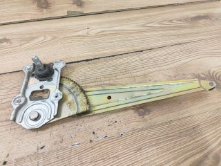 bontott TOYOTA YARIS Bal hátsó Ablakemelő Szerkezet (Mechanikus)