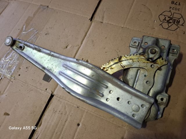 bontott TOYOTA YARIS Bal hátsó Ablakemelő Szerkezet (Mechanikus)