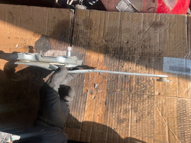 bontott TOYOTA YARIS Bal hátsó Ablakemelő Szerkezet (Mechanikus)