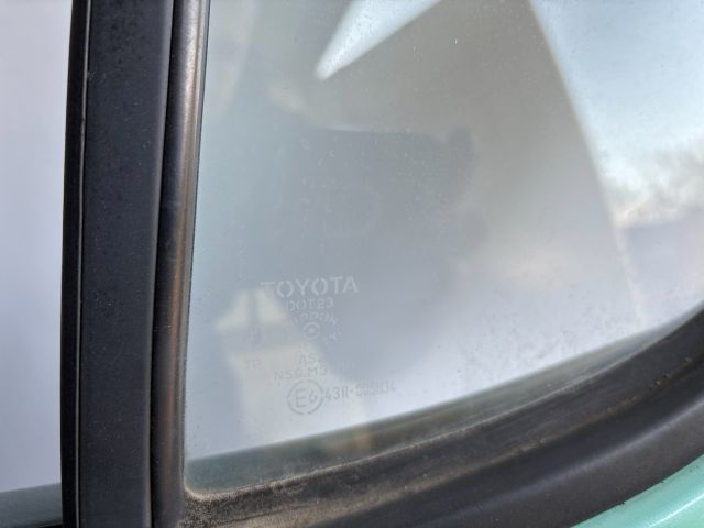 bontott TOYOTA YARIS Bal hátsó Ajtó (Részeivel)