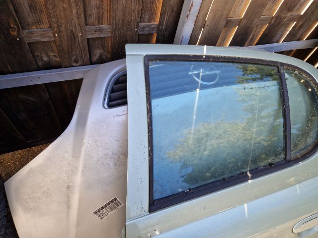 bontott TOYOTA YARIS Bal hátsó Ajtó (Részeivel)