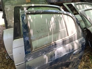 bontott TOYOTA YARIS Bal hátsó Ajtó (Részeivel)