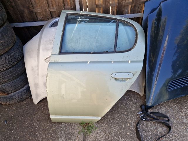 bontott TOYOTA YARIS Bal hátsó Ajtó (Részeivel)