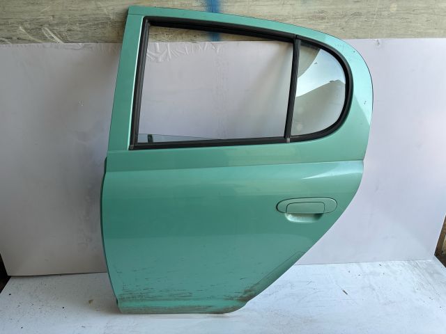 bontott TOYOTA YARIS Bal hátsó Ajtó (Részeivel)