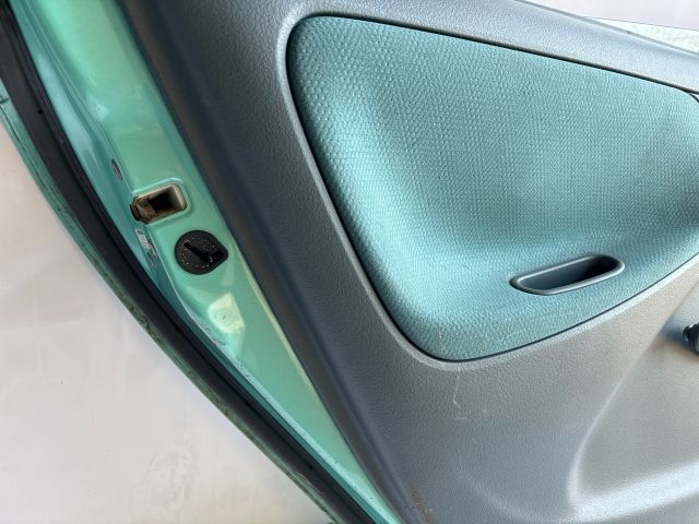 bontott TOYOTA YARIS Bal hátsó Ajtó (Részeivel)