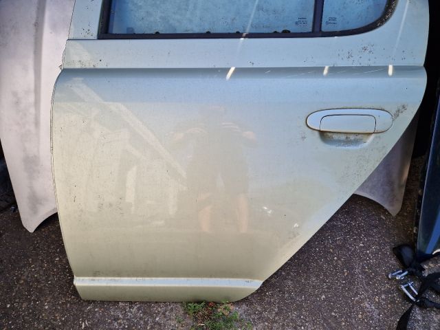 bontott TOYOTA YARIS Bal hátsó Ajtó (Részeivel)