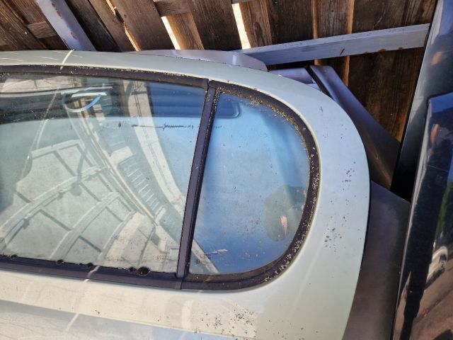 bontott TOYOTA YARIS Bal hátsó Ajtó (Részeivel)