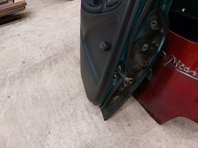 bontott TOYOTA YARIS Bal hátsó Ajtó (Részeivel)