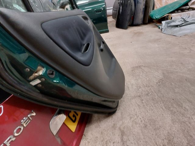 bontott TOYOTA YARIS Bal hátsó Ajtó (Részeivel)