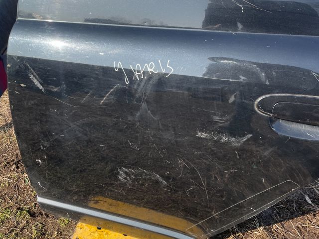 bontott TOYOTA YARIS Bal hátsó Ajtó (Részeivel)