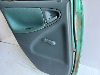bontott TOYOTA YARIS Bal hátsó Ajtó (Részeivel)