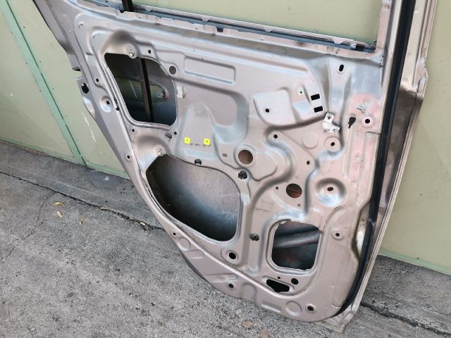 bontott TOYOTA YARIS Bal hátsó Ajtó (Üres lemez)