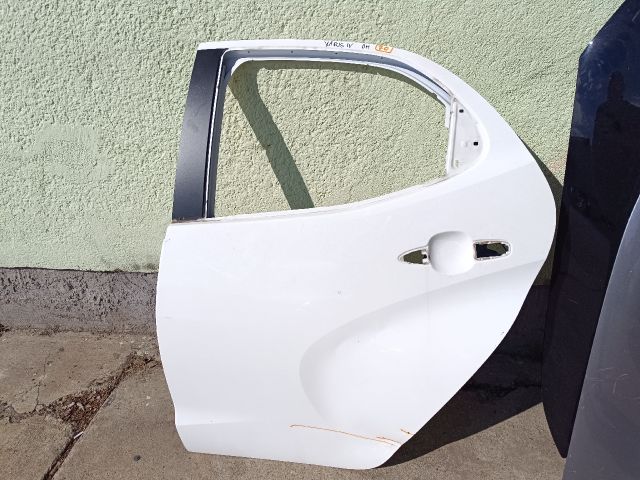 bontott TOYOTA YARIS Bal hátsó Ajtó (Üres lemez)