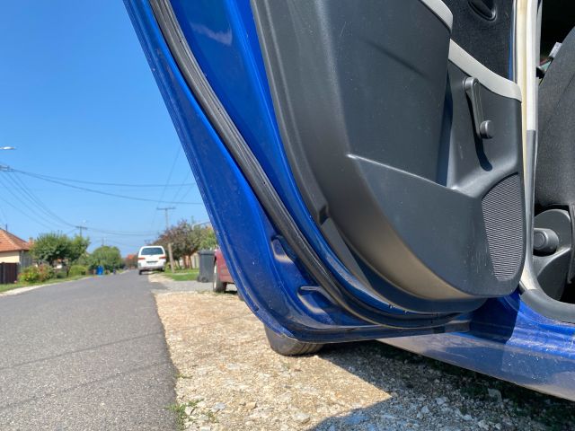 bontott TOYOTA YARIS Bal hátsó Ajtó (Üres lemez)