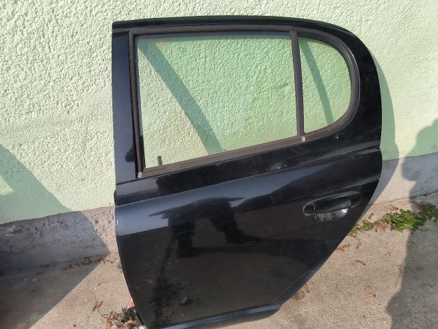 bontott TOYOTA YARIS Bal hátsó Ajtó (Üres lemez)