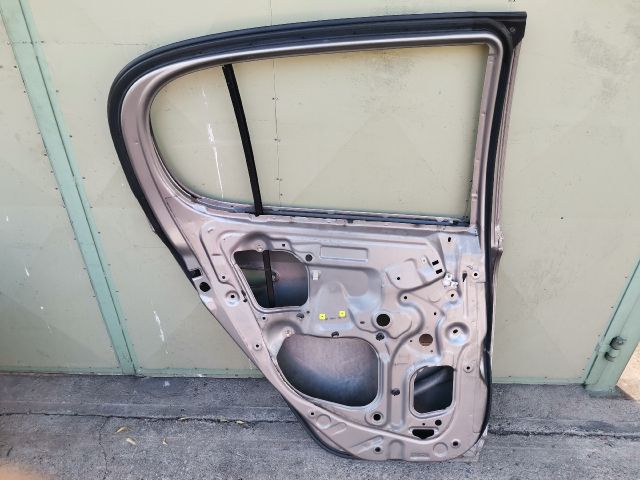 bontott TOYOTA YARIS Bal hátsó Ajtó (Üres lemez)