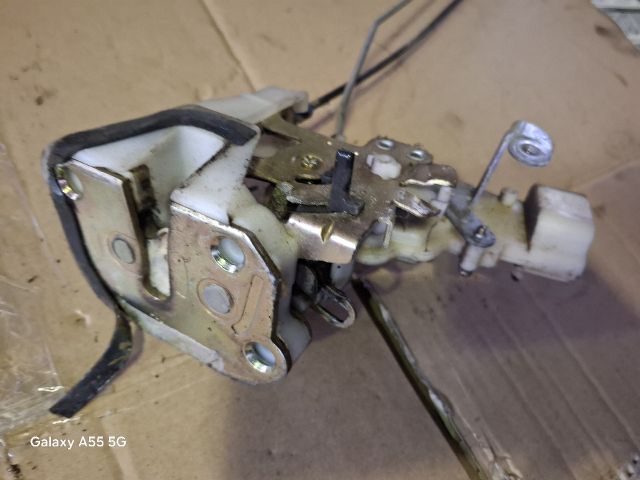 bontott TOYOTA YARIS Bal hátsó Ajtózár