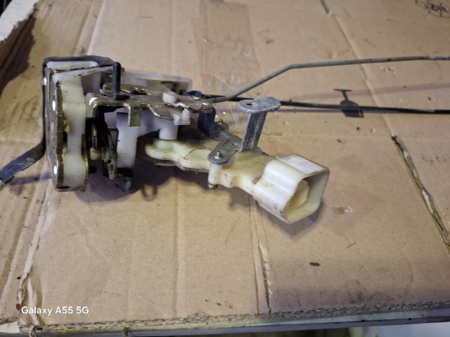 bontott TOYOTA YARIS Bal hátsó Ajtózár