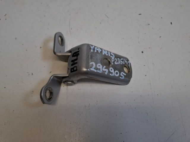 bontott TOYOTA YARIS Bal hátsó Alsó Zsanér