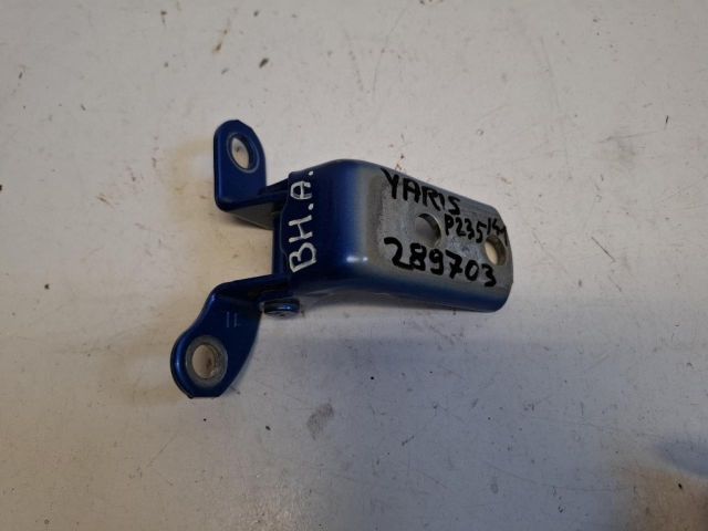 bontott TOYOTA YARIS Bal hátsó Alsó Zsanér