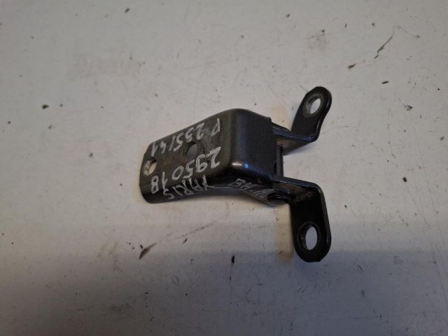 bontott TOYOTA YARIS Bal hátsó Alsó Zsanér