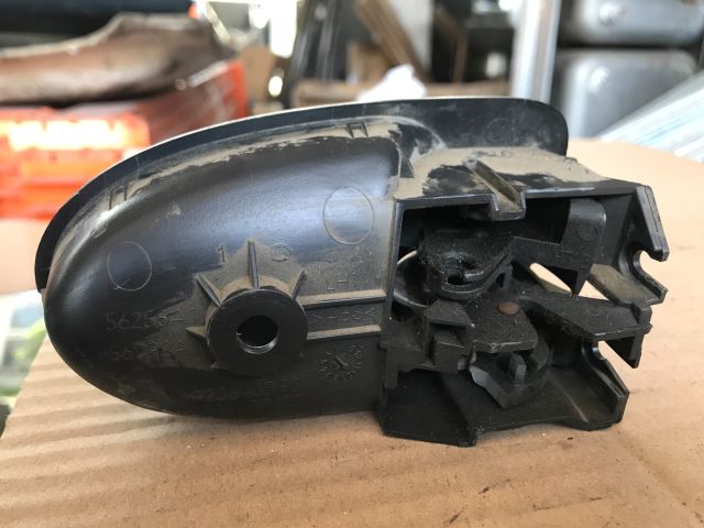 bontott TOYOTA YARIS Bal hátsó Belső Kilincs