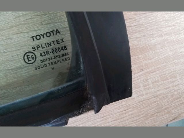 bontott TOYOTA YARIS Bal hátsó Fixüveg (Ajtóban)