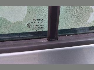 bontott TOYOTA YARIS Bal hátsó Fixüveg (Ajtóban)
