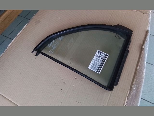 bontott TOYOTA YARIS Bal hátsó Fixüveg (Ajtóban)