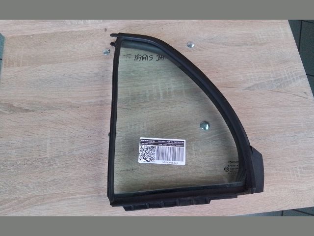 bontott TOYOTA YARIS Bal hátsó Fixüveg (Ajtóban)