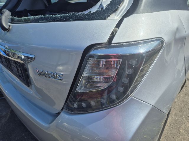 bontott TOYOTA YARIS Bal hátsó Gólyaláb (Lengécsillapító, Rugó)