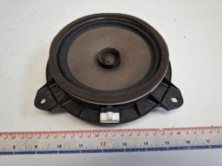 bontott TOYOTA YARIS Bal hátsó Hangszóró