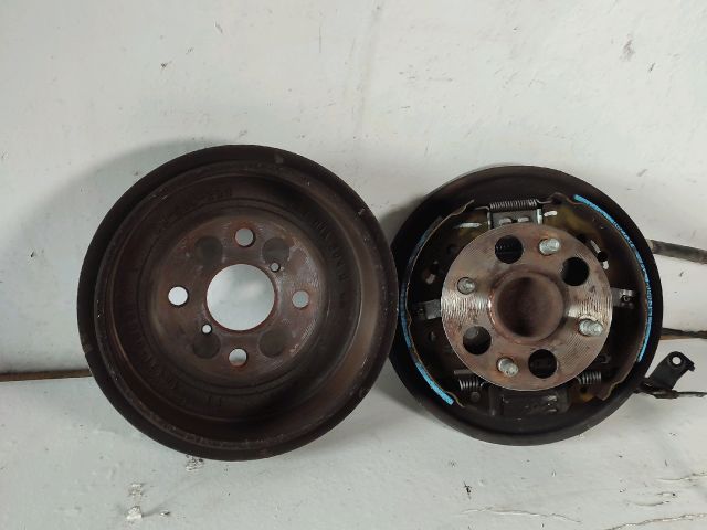 bontott TOYOTA YARIS Bal hátsó Kerékagy