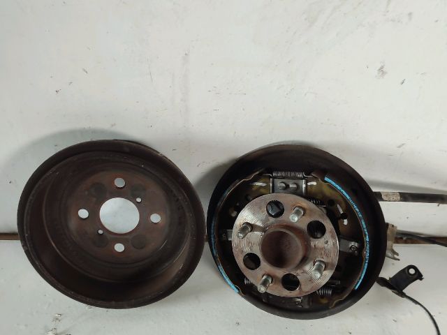 bontott TOYOTA YARIS Bal hátsó Kerékagy