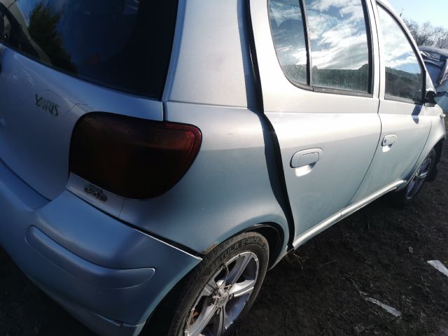 bontott TOYOTA YARIS Bal Hátsó Lámpa Foglalat