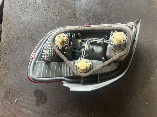 bontott TOYOTA YARIS Bal Hátsó Lámpa