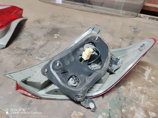 bontott TOYOTA YARIS Bal Hátsó Lámpa