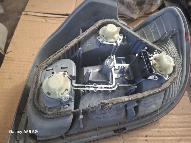 bontott TOYOTA YARIS Bal Hátsó Lámpa