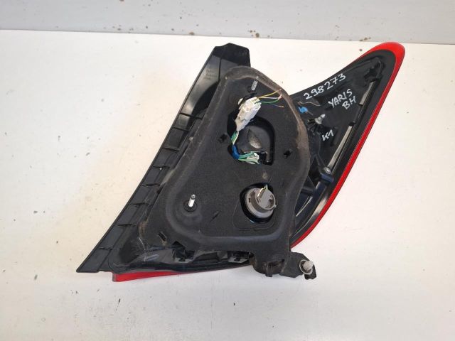 bontott TOYOTA YARIS Bal Hátsó Lámpa