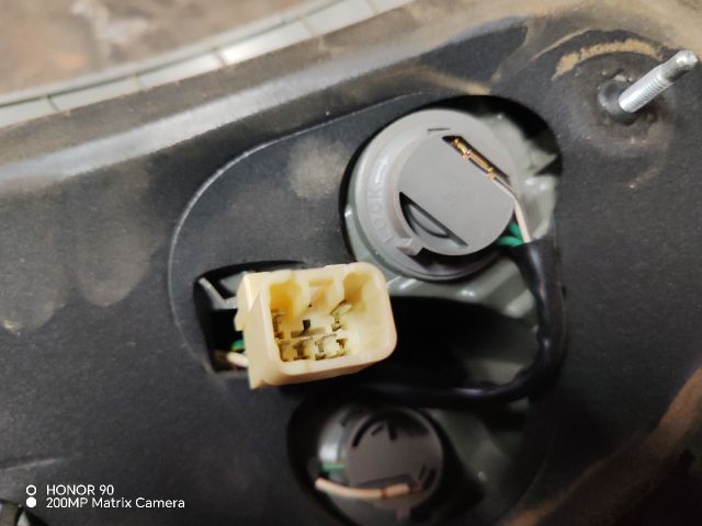 bontott TOYOTA YARIS Bal Hátsó Lámpa