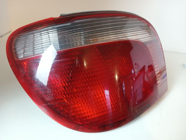 bontott TOYOTA YARIS Bal Hátsó Lámpa