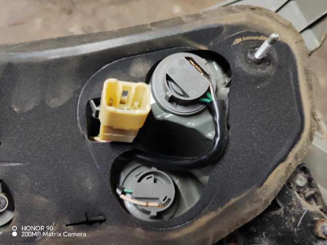 bontott TOYOTA YARIS Bal Hátsó Lámpa