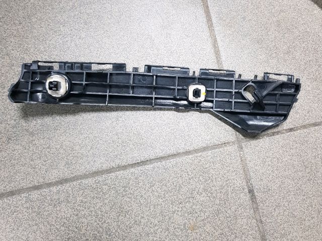 bontott TOYOTA YARIS Bal hátsó Lökhárító Tartó (Műanyag)